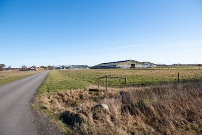 Tvaaker_Farm02.jpg